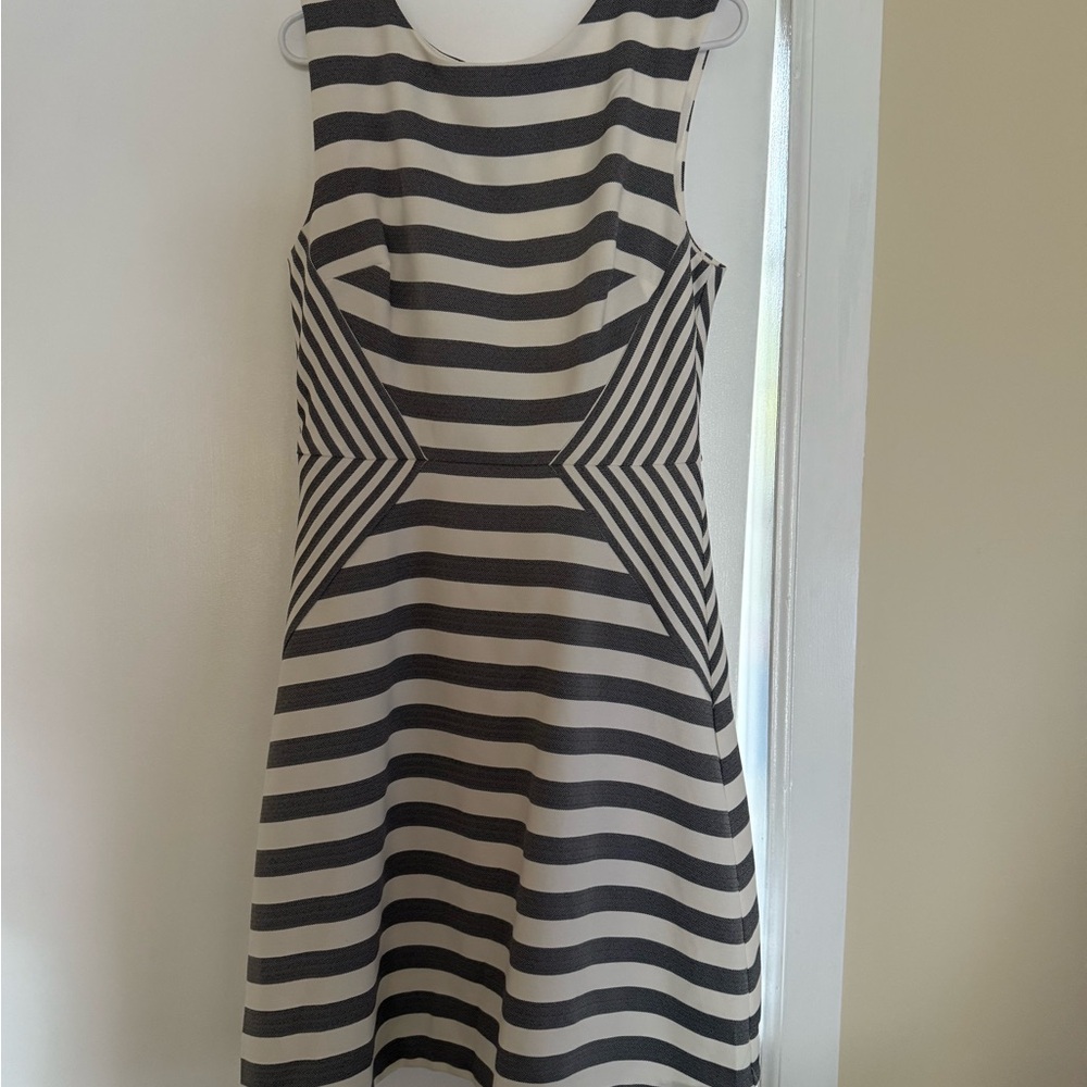 Sandra Darren White and Gray Sheath Midi Dress